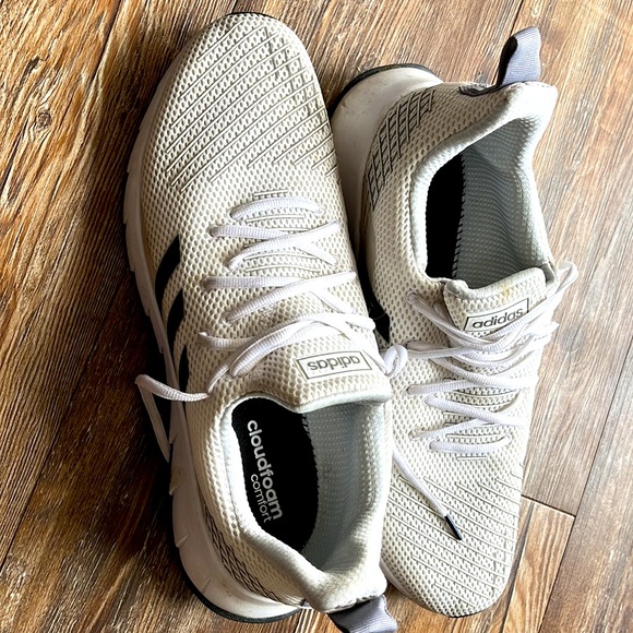 Men’s Adidas Cloudfoam Comfort Running Sneakers. - Picture 2 of 4